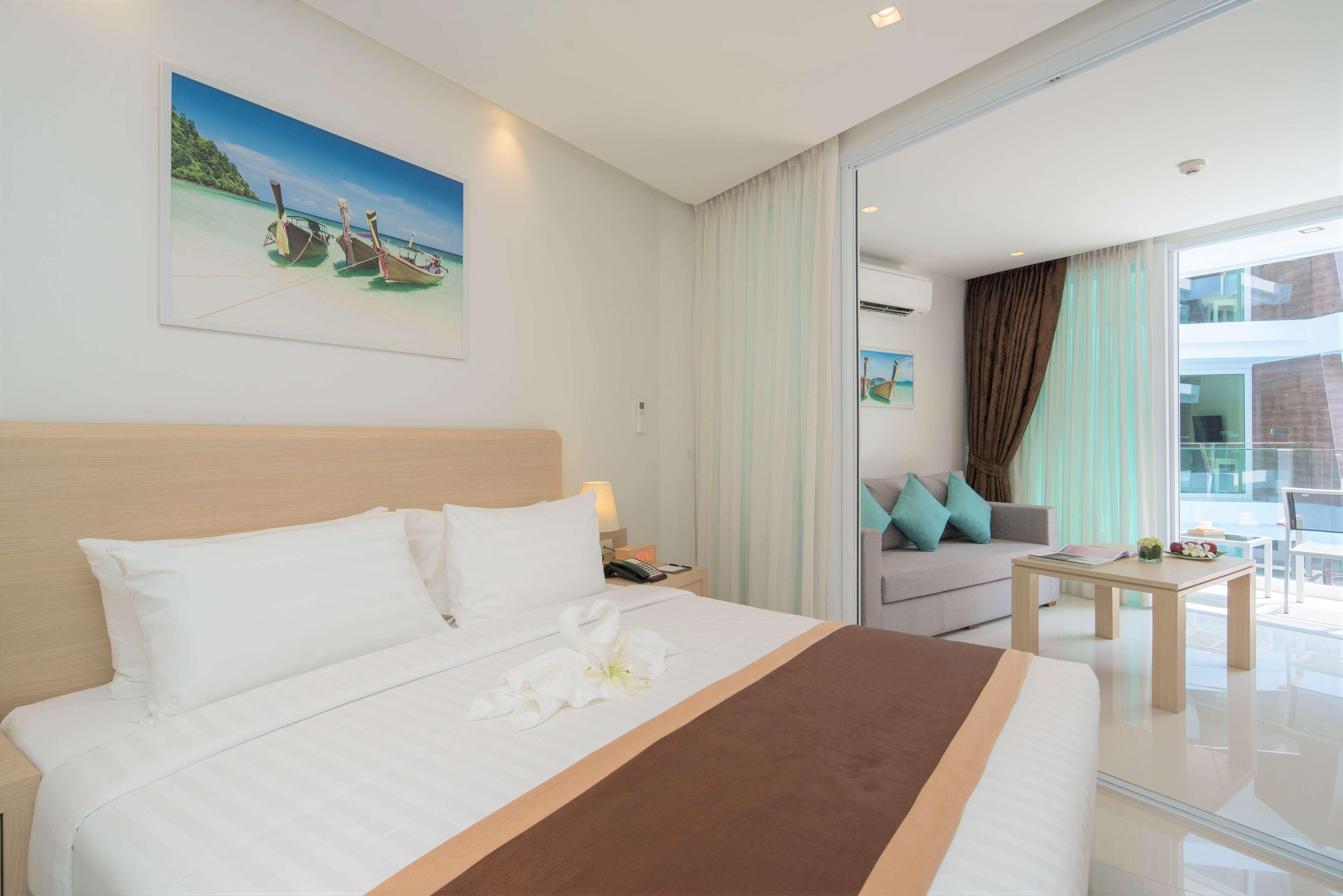 The Beachfront Hotel Phuket Rawai Extérieur photo