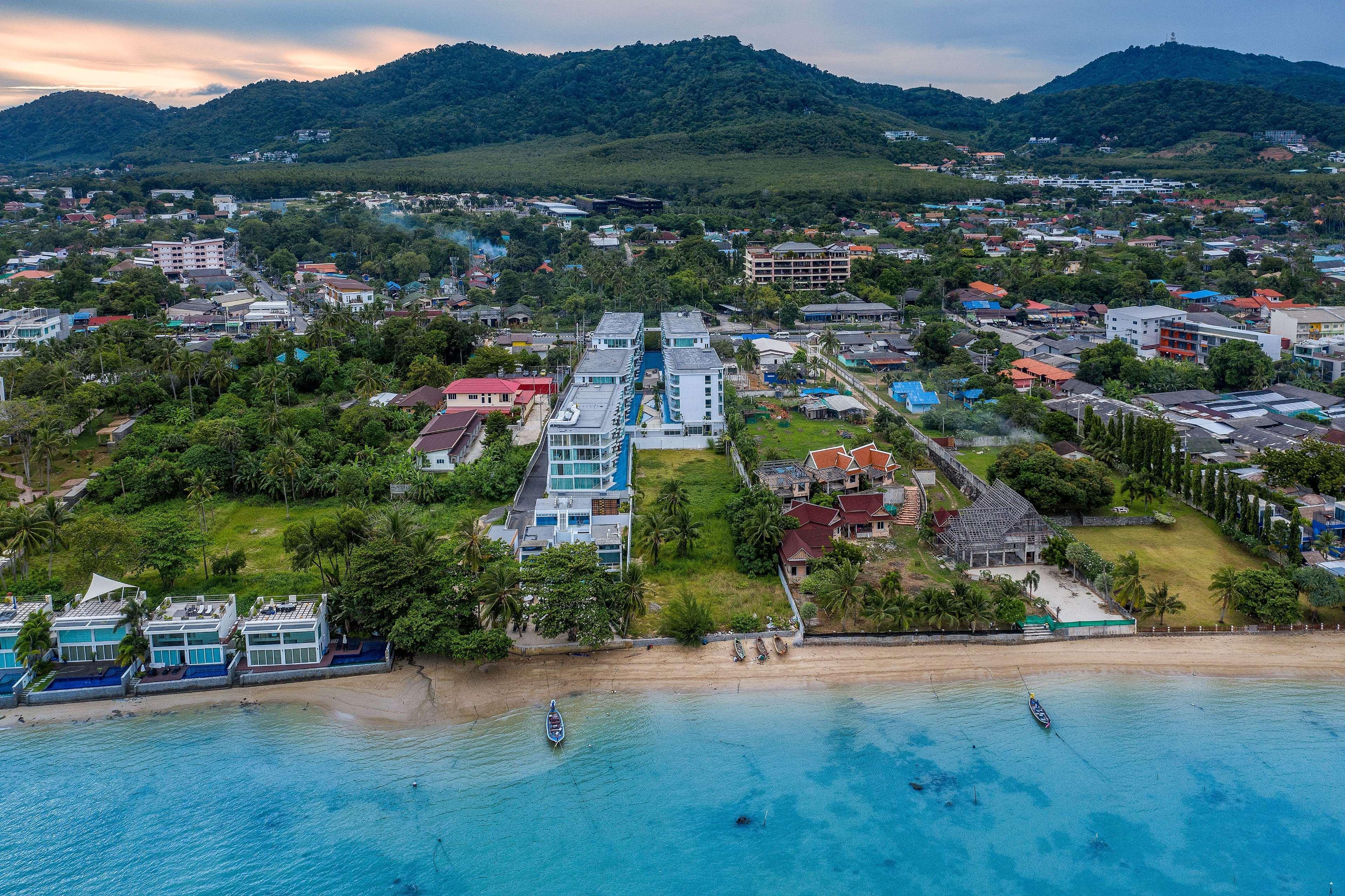 The Beachfront Hotel Phuket Rawai Extérieur photo