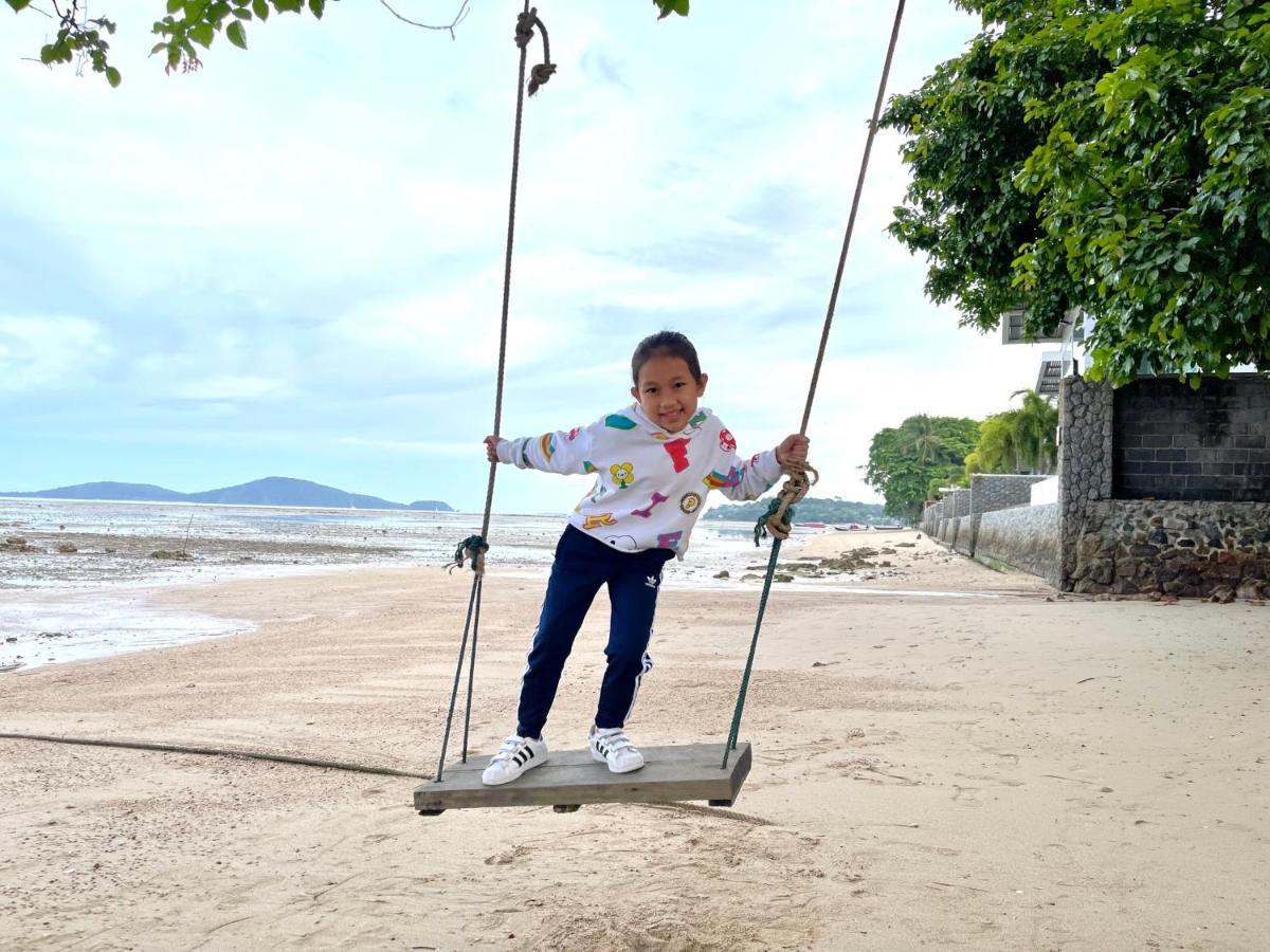 The Beachfront Hotel Phuket Rawai Extérieur photo